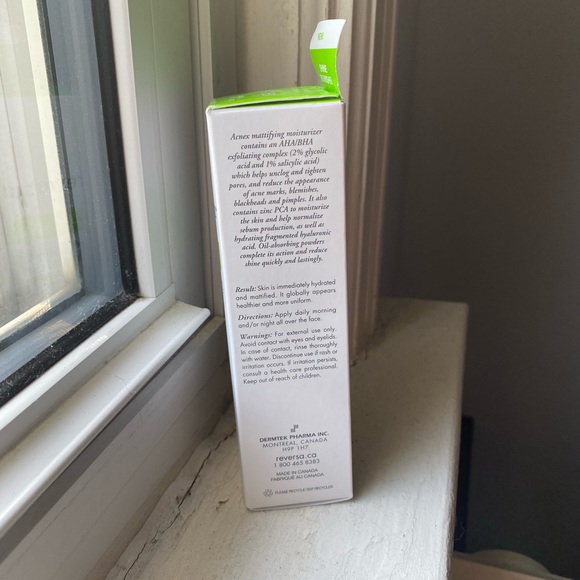 Reversa Acnex Mattifying Moisturizer - 40 mL - Picture 2 of 5